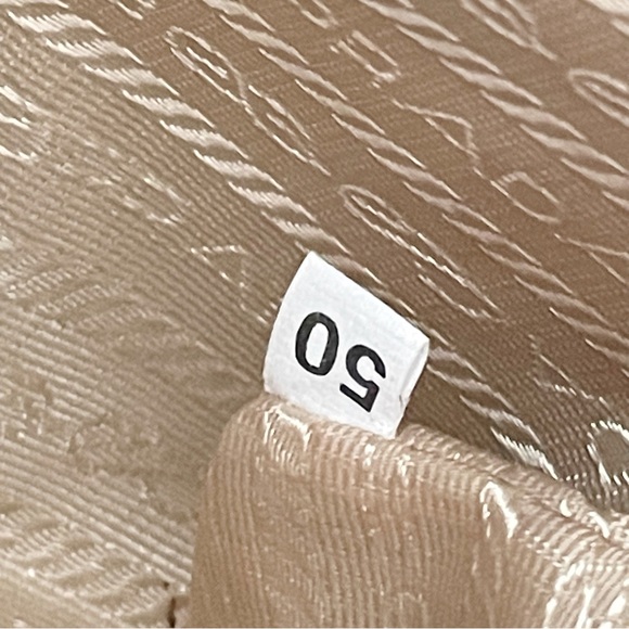 Prada 90s beige Spazzolato leather embossed logo shoulder tote bag - Picture 14 of 14